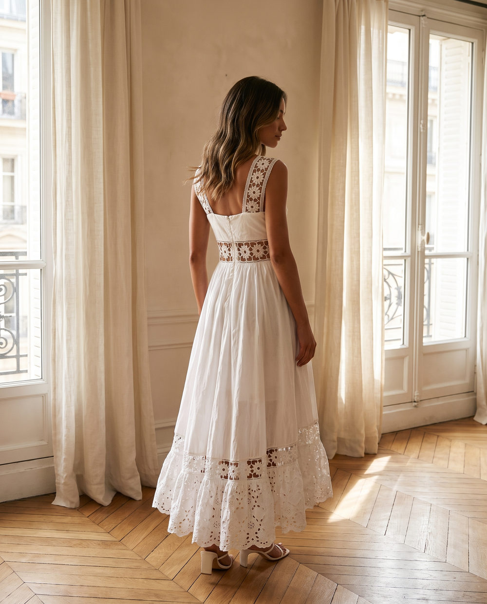 Blanche Robe d'Été en Coton Brodé