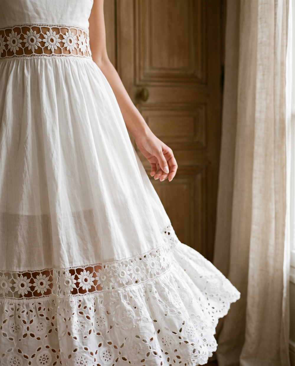Blanche Robe d'Été en Coton Brodé