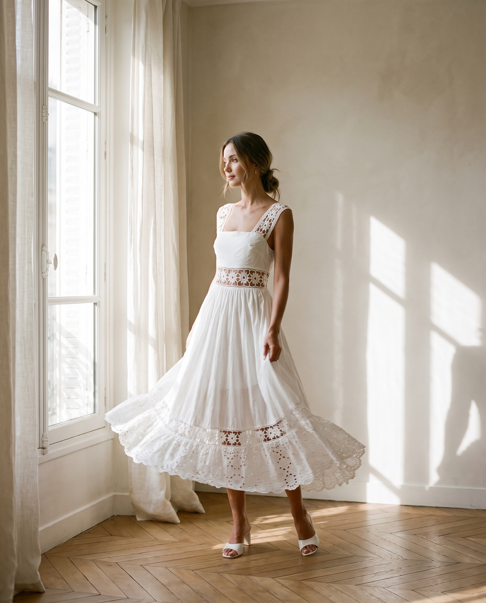 Blanche Robe d'Été en Coton Brodé